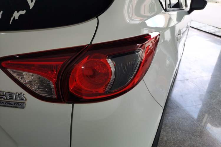 Used Mazda CX-5 2013 2.5L Automatic 4x4 Luxury Version Exterior 3