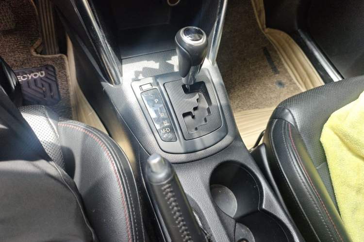 Used Mazda CX-5 2013 2.5L Automatic 4x4 Luxury Version Gear Lever