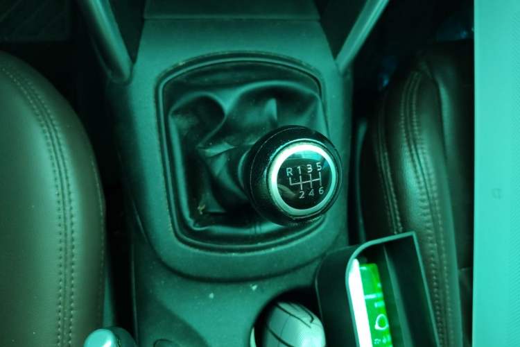 Used Mazda CX-5 2013 2.0L Manual Two-Wheel Drive Comfort Version Gear Lever