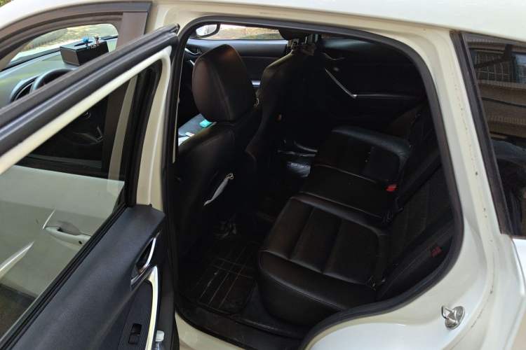 Used Mazda CX-5 2013 2.5L Automatic 4x4 Luxury Version Left Rear Seat