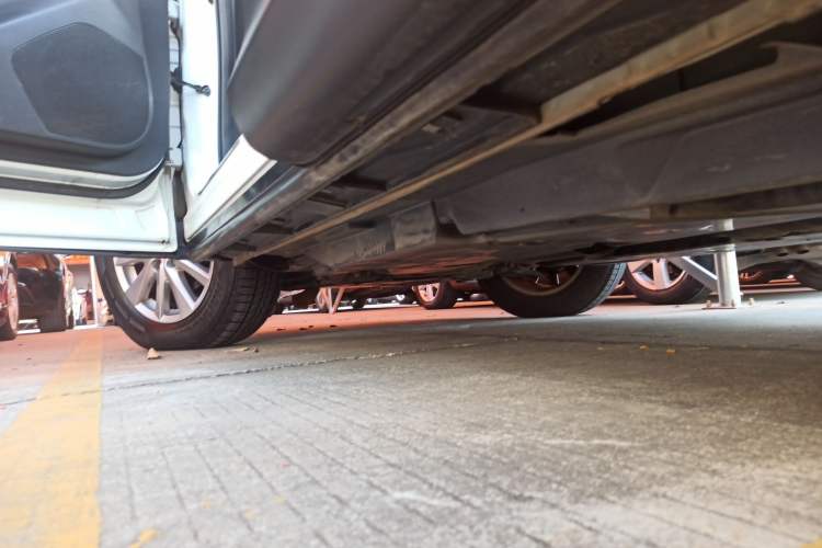 Used Mazda CX-5 2013 2.0L Automatic Two-Wheel Drive Comfort Version Left Side Sill