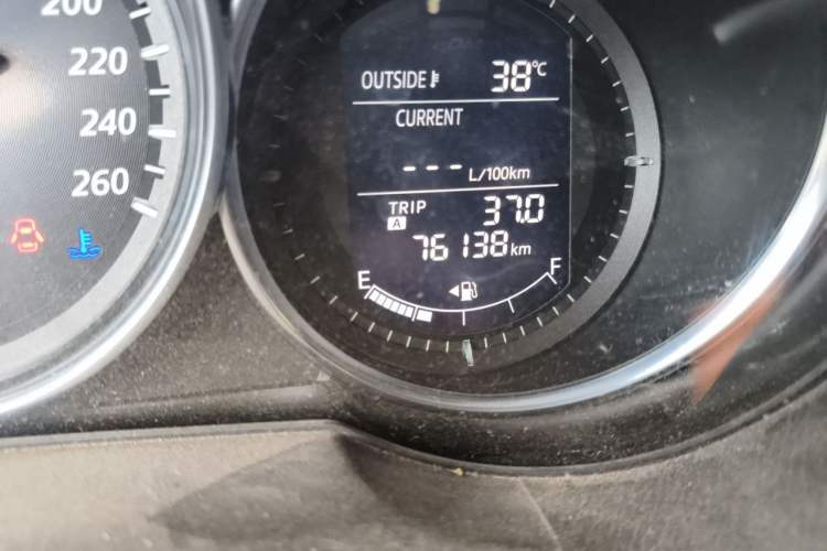 Used Mazda CX-5 2013 2.5L Automatic 4x4 Luxury Version Odometer Close Up