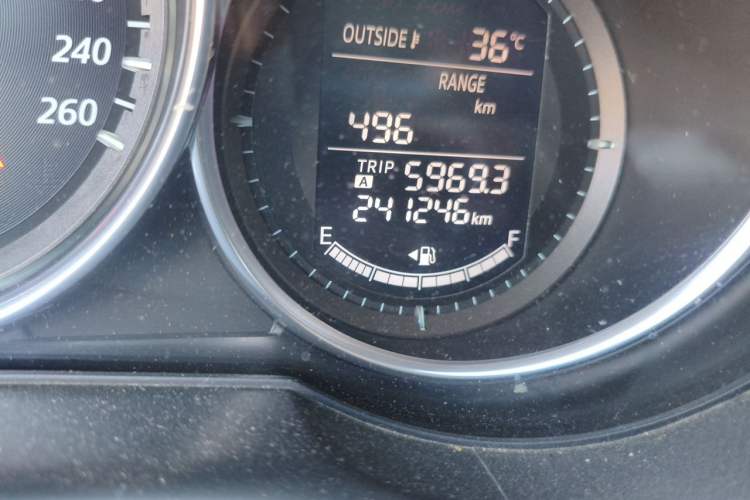 Used Mazda CX-5 2013 2.5L Automatic 4x4 Luxury Version Odometer Close Up