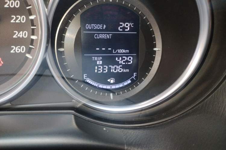 Used Mazda CX-5 2013 2.5L Automatic 4x4 Luxury Version Odometer Close Up