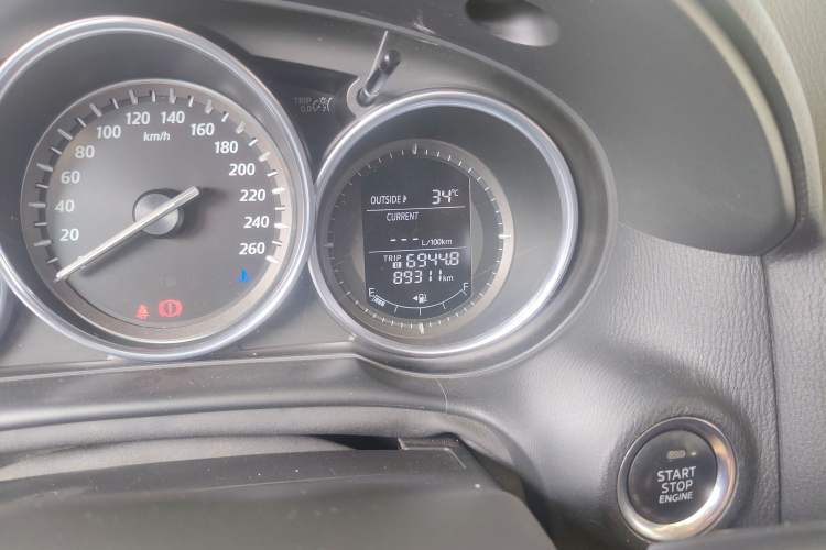 Used Mazda CX-5 2013 2.5L Automatic 4x4 Luxury Version Odometer Close Up