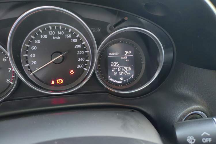 Used Mazda CX-5 2013 2.5L Automatic 4x4 Luxury Version Odometer Close Up