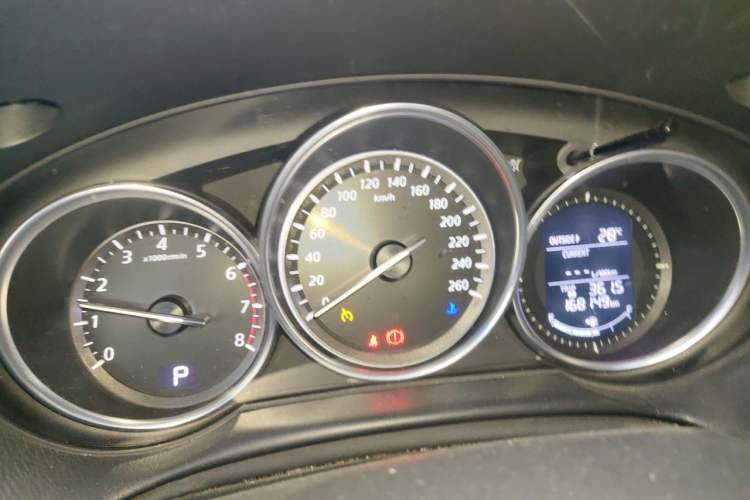 Used Mazda CX-5 2013 2.5L Automatic 4x4 Luxury Version Odometer Close Up