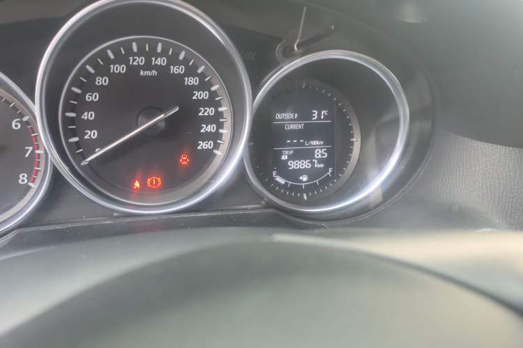 Used Mazda CX-5 2013 2.5L Automatic 4x4 Luxury Version Odometer Close Up