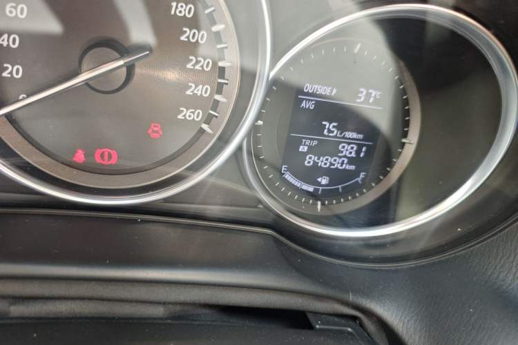 Used Mazda CX-5 2013 2.5L Automatic 4x4 Luxury Version Odometer Close Up