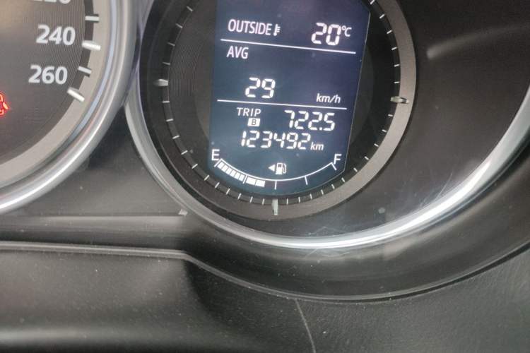 Used Mazda CX-5 2013 2.5L Automatic 4x4 Luxury Version Odometer Close Up
