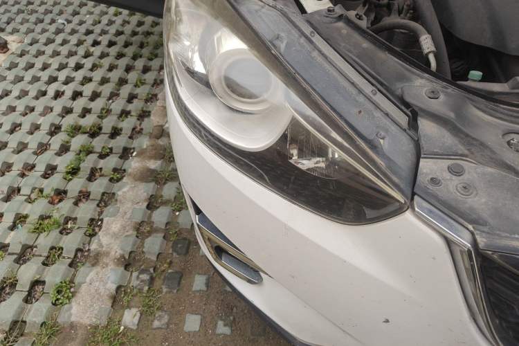 Used Mazda CX-5 2013 2.0L Manual Two-Wheel Drive Comfort Version Right Front Headlight