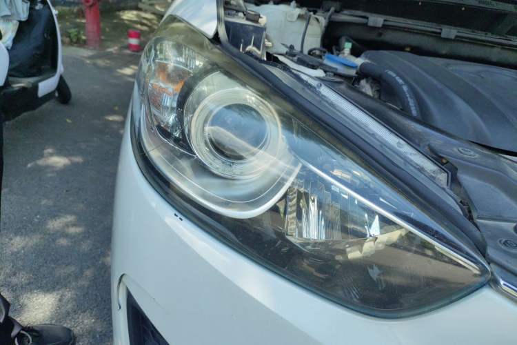 Used Mazda CX-5 2013 2.5L Automatic 4x4 Luxury Version Right Front Headlight