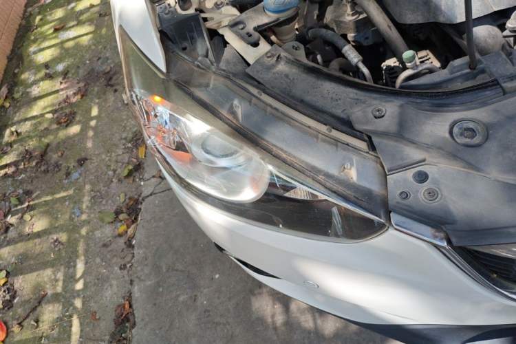 Used Mazda CX-5 2013 2.0L Automatic Two-Wheel Drive Comfort Version Right Front Headlight
