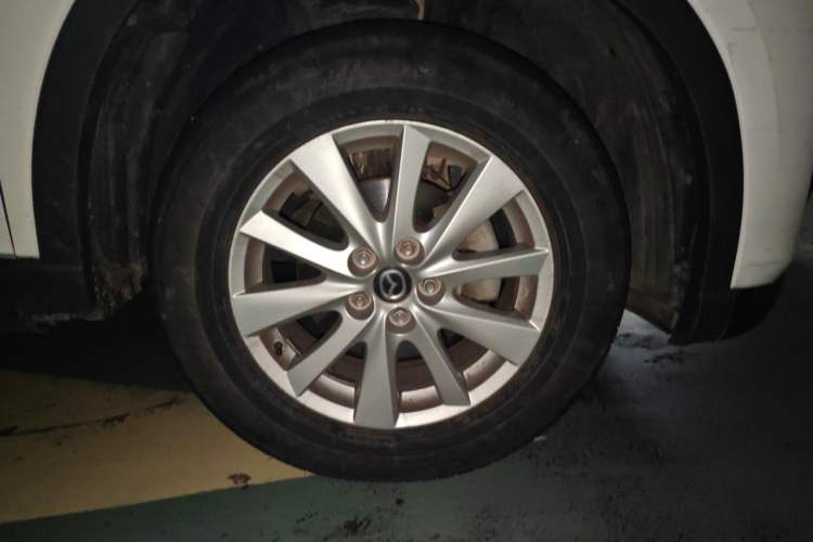 Used Mazda CX-5 2013 2.0L Automatic Two-Wheel Drive Comfort Version Right Front Wheel Hub