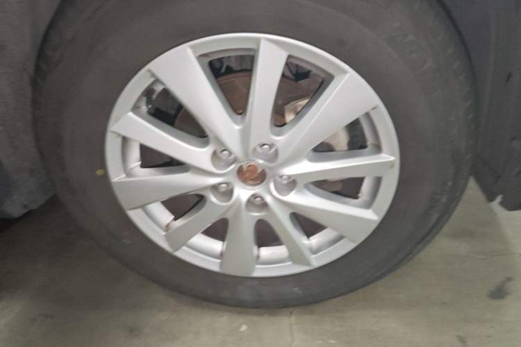 Used Mazda CX-5 2013 2.0L Automatic 4x4 Prestige Edition Right Front Wheel Hub