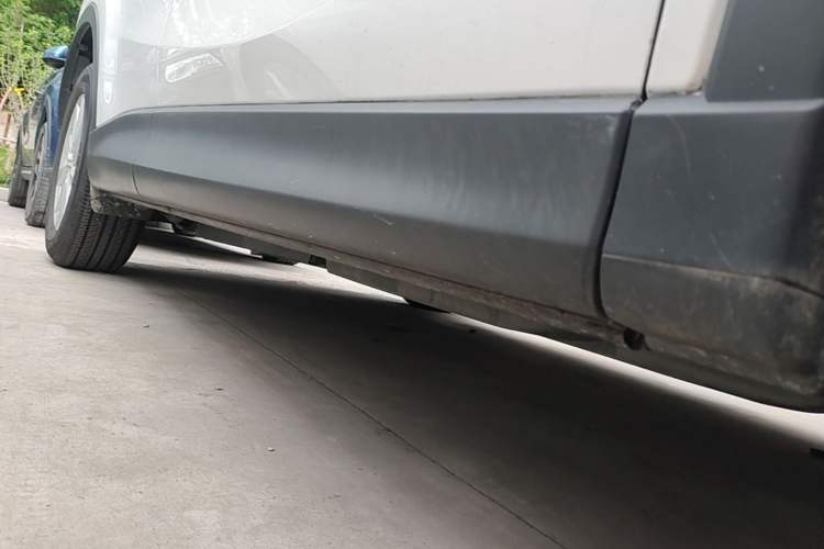 Used Mazda CX-5 2013 2.0L Automatic Two-Wheel Drive Comfort Version Right Side Sill