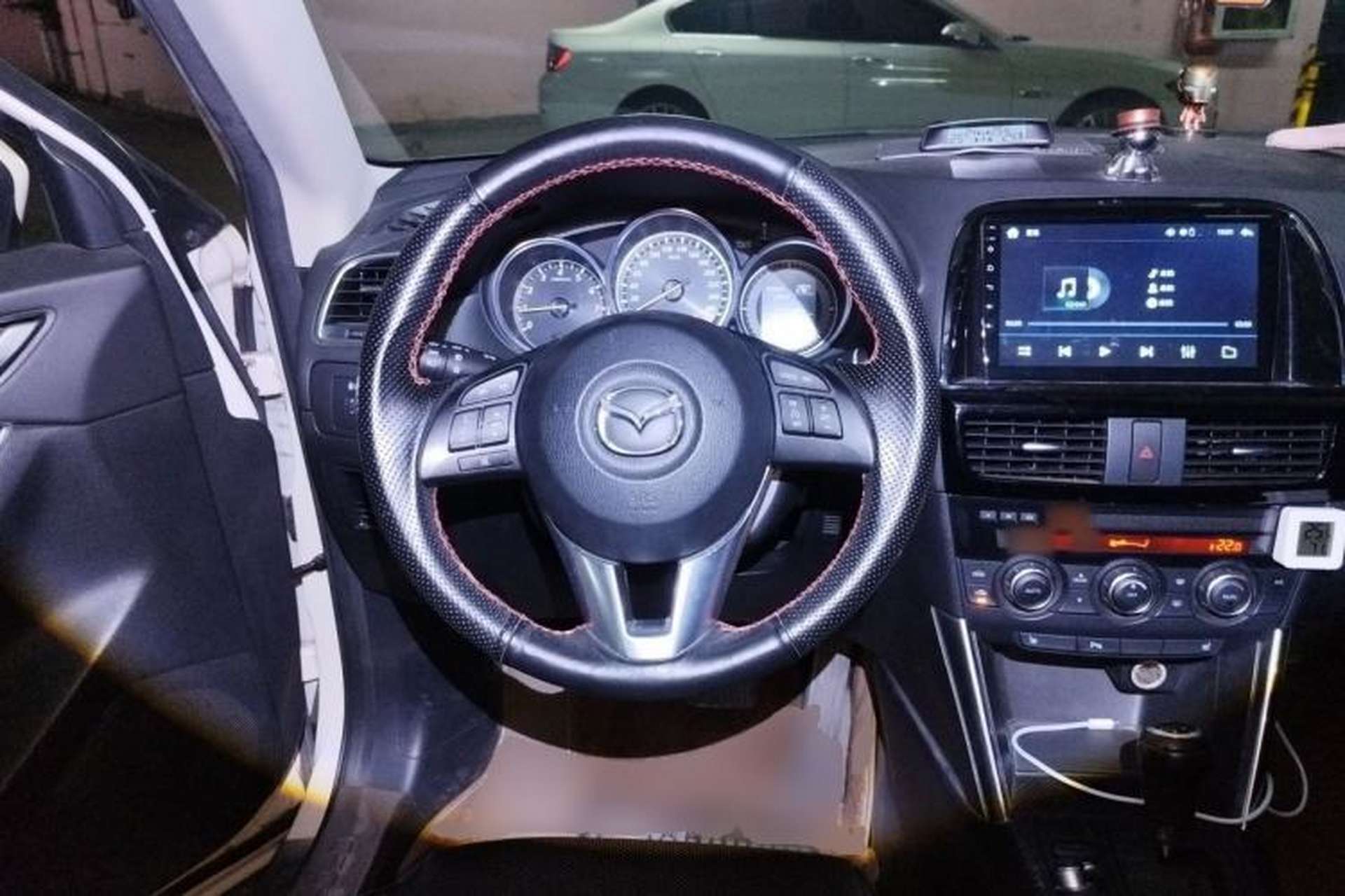 Used Mazda CX-5 2013 2.5L Automatic 4x4 Luxury Version Steering Wheel