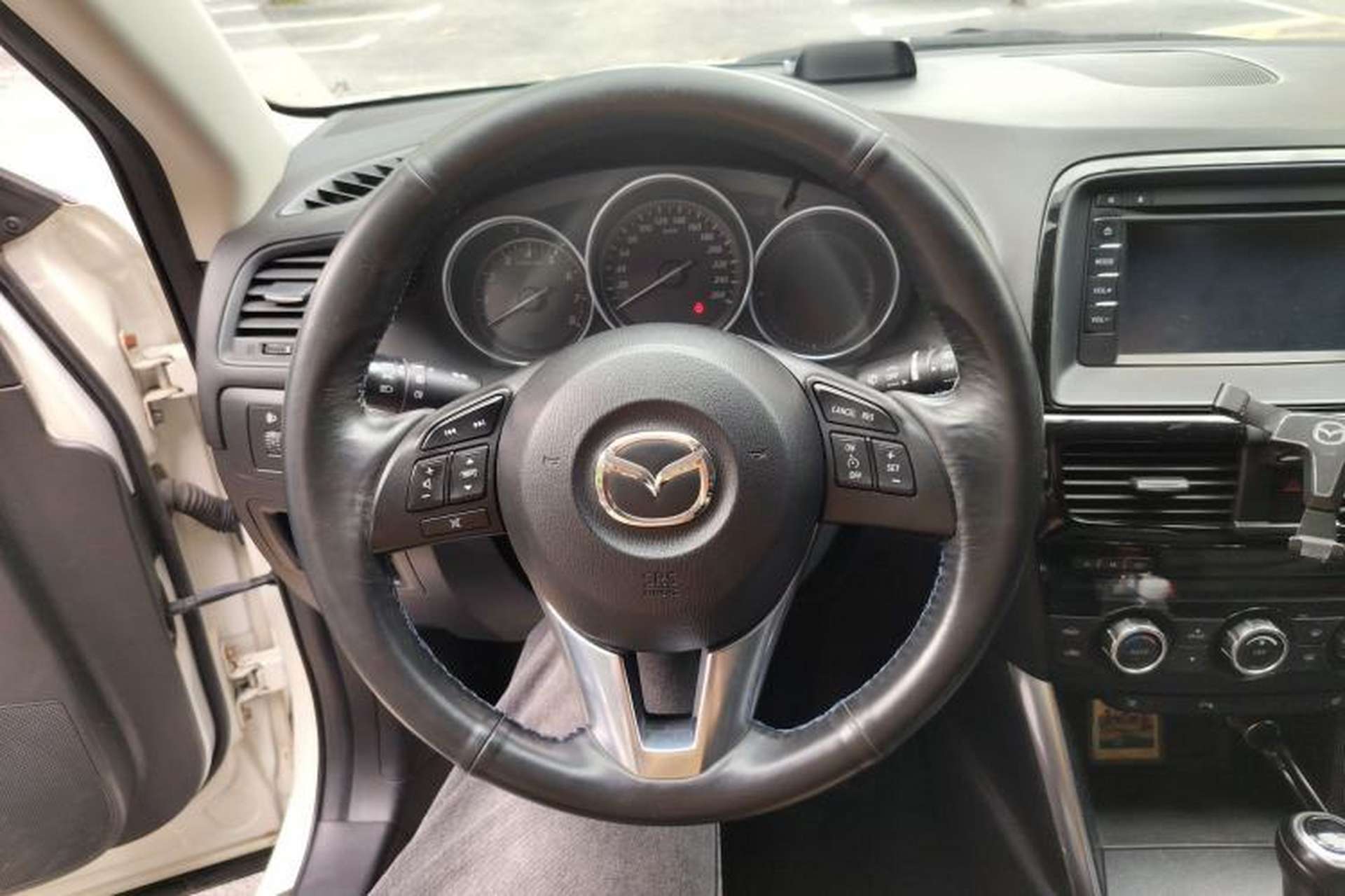 Used Mazda CX-5 2013 2.5L Automatic 4x4 Luxury Version Steering Wheel