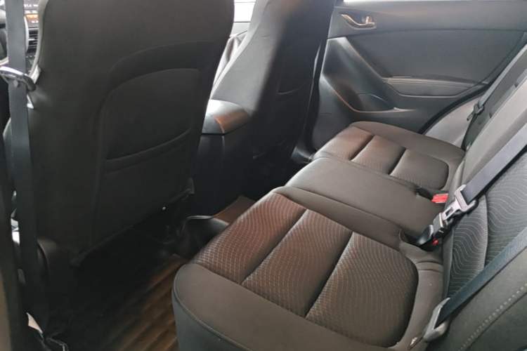 Used Mazda CX-5 2014 2.0L Automatic Two-Wheel Drive Urban Version Left Rear Seat