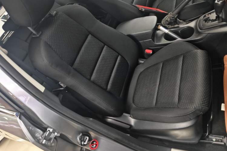 Used Mazda CX-5 2014 2.0L Automatic Two-Wheel Drive Urban Version Right Front Seat