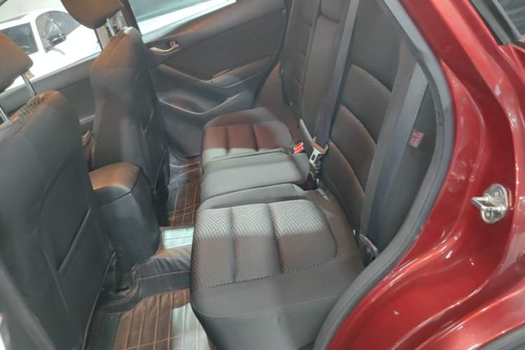 Used Mazda CX-5 2014 2.0L Automatic Two-Wheel Drive Urban Version Left Rear Seat