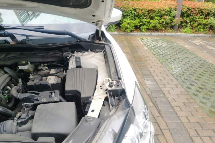 Used Mazda CX-5 2014 2.0L Automatic Two-Wheel Drive Urban Version Engine Bay Left
