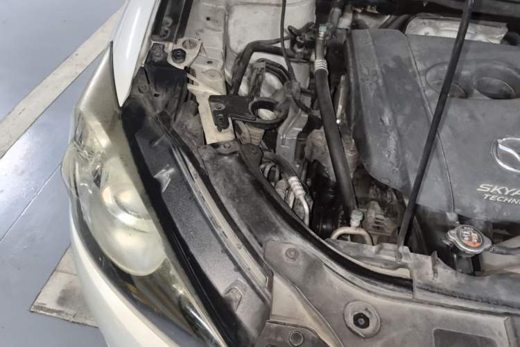 Used Mazda CX-5 2014 2.0L Automatic Two-Wheel Drive Urban Version Engine Bay Right