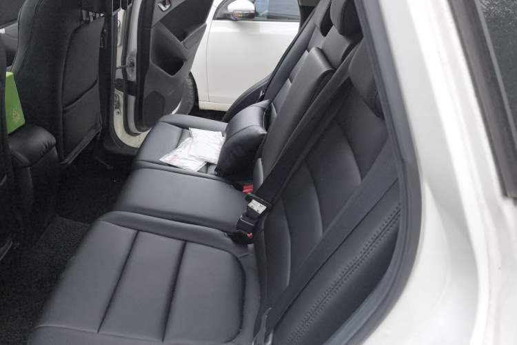 Used Mazda CX-5 2014 2.0L Automatic Two-Wheel Drive Urban Version Left Rear Seat