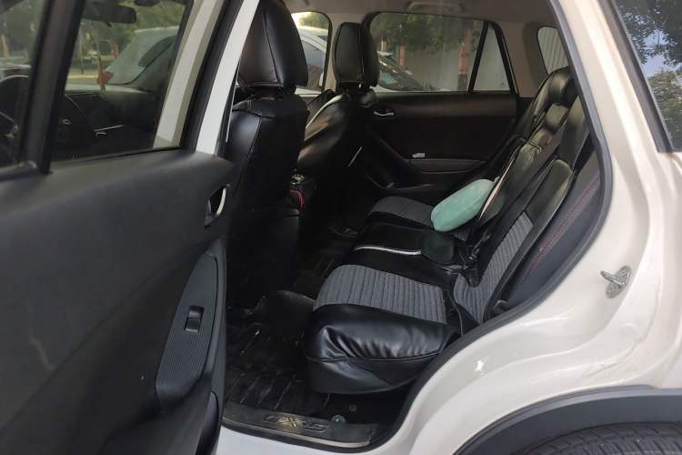 Used Mazda CX-5 2014 2.0L Automatic Two-Wheel Drive Urban Version Left Rear Seat