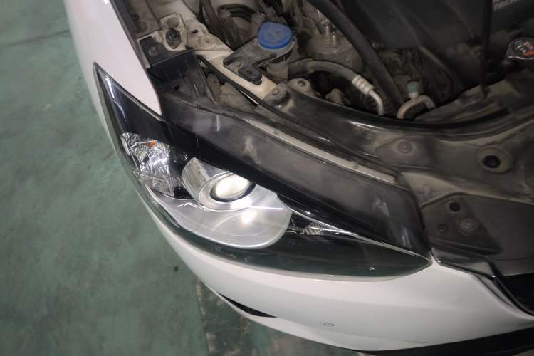 Used Mazda CX-5 2014 2.0L Automatic Two-Wheel Drive Urban Version Right Front Headlight