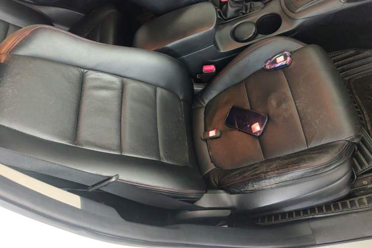 Used Mazda CX-5 2014 2.0L Automatic Two-Wheel Drive Urban Version Right Front Seat