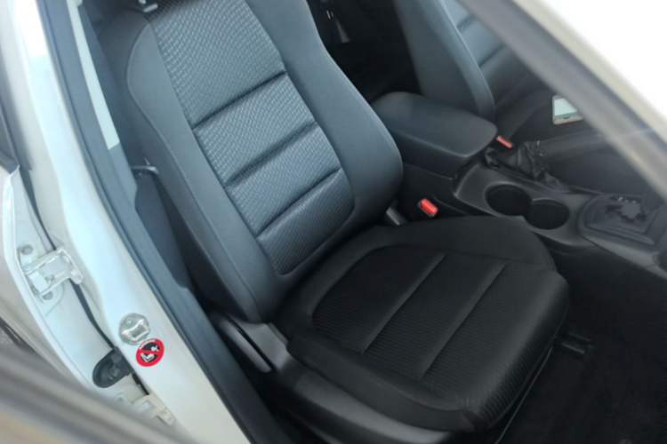 Used Mazda CX-5 2014 2.0L Automatic Two-Wheel Drive Urban Version Right Front Seat