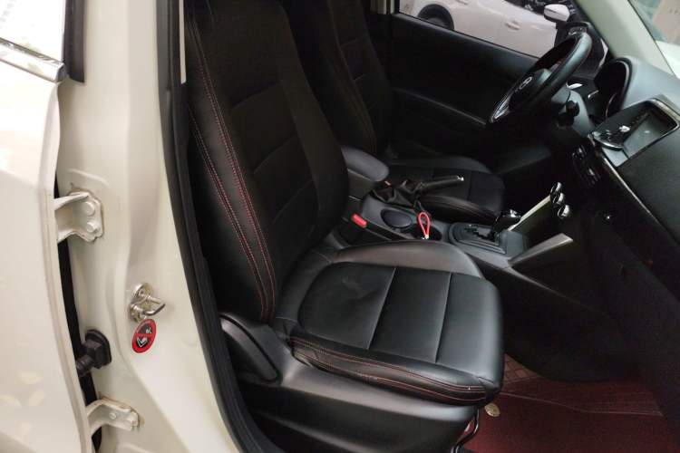 Used Mazda CX-5 2014 2.0L Automatic Two-Wheel Drive Urban Version Right Front Seat