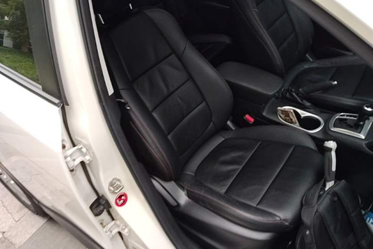 Used Mazda CX-5 2014 2.0L Automatic Two-Wheel Drive Urban Version Right Front Seat