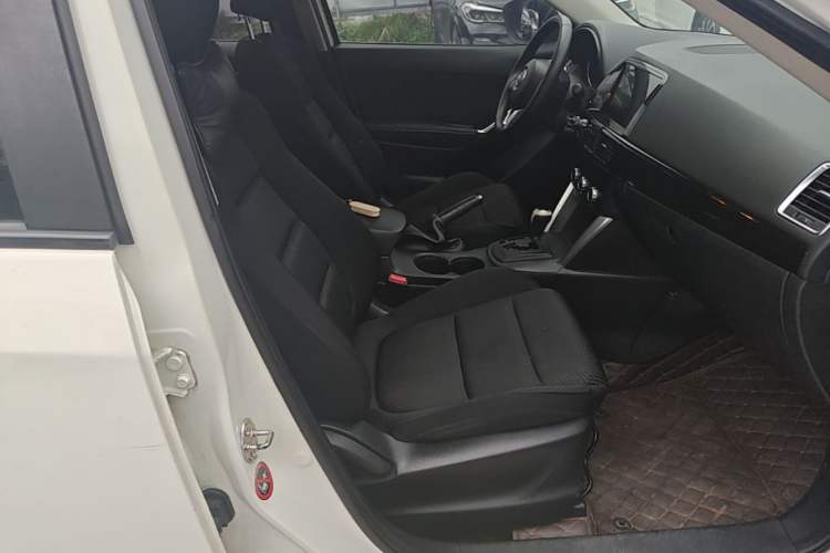Used Mazda CX-5 2014 2.0L Automatic Two-Wheel Drive Urban Version Right Front Seat