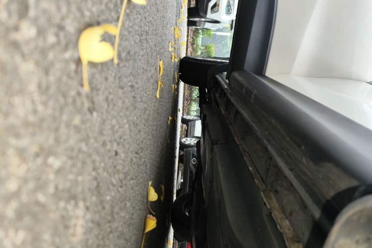 Used Mazda CX-5 2014 2.0L Automatic Two-Wheel Drive Urban Version Right Side Sill