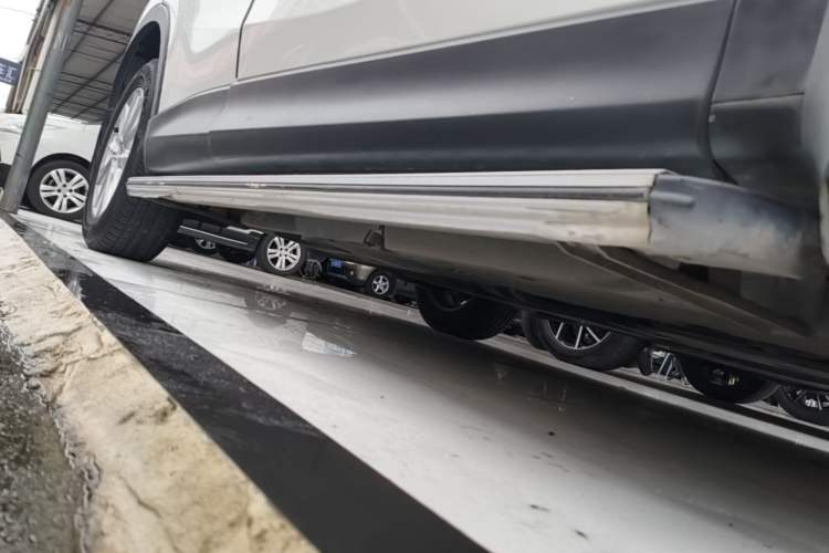 Used Mazda CX-5 2014 2.0L Automatic Two-Wheel Drive Urban Version Right Side Sill