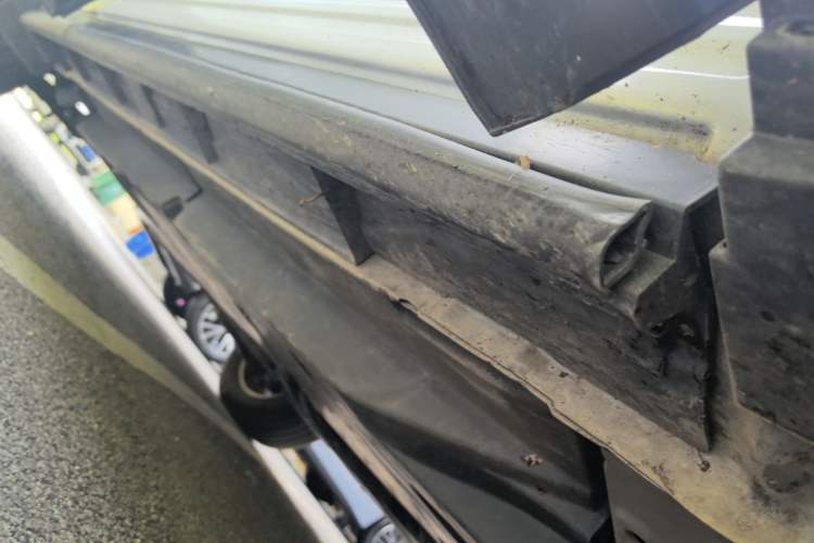 Used Mazda CX-5 2014 2.0L Automatic Two-Wheel Drive Urban Version Right Side Sill
