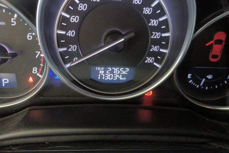 Used Mazda CX-5 2015 2.5L Automatic 4x4 Prestige Edition Odometer Close Up
