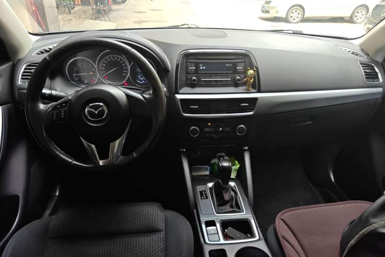Used Mazda CX-5 2015 2.0L Automatic Two-Wheel Drive Urban Version Center Console