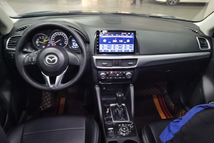 Used Mazda CX-5 2015 2.0L Automatic Two-Wheel Drive Urban Version Center Console