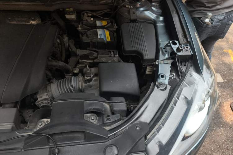 Used Mazda CX-5 2015 2.0L Automatic Two-Wheel Drive Urban Version Engine Bay Left