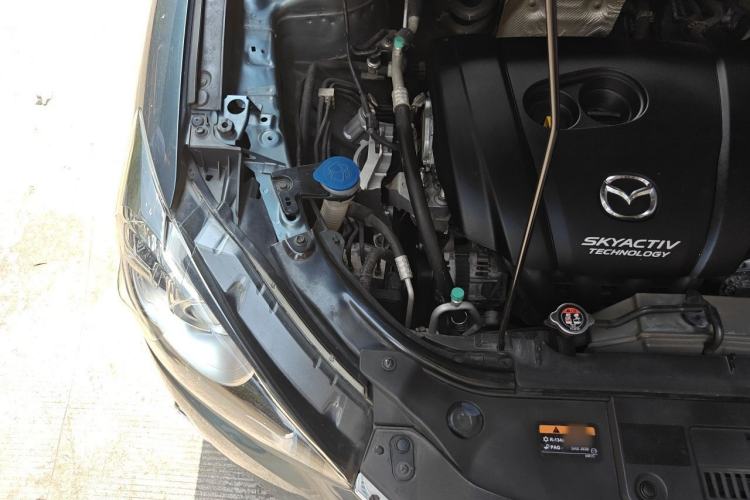Used Mazda CX-5 2015 2.0L Automatic Two-Wheel Drive Urban Version Engine Bay Right