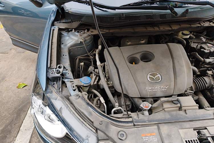 Used Mazda CX-5 2015 2.0L Automatic Two-Wheel Drive Urban Version Engine Bay Right