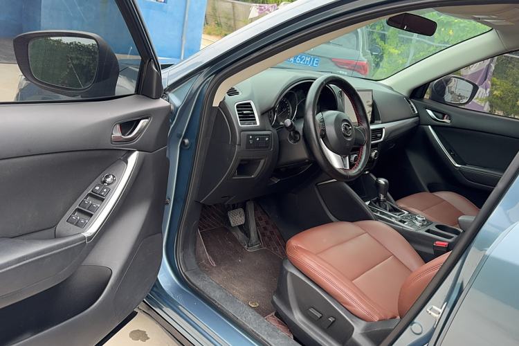 Used Mazda CX-5 2015 2.0L Automatic Two-Wheel Drive Urban Version Interior 2