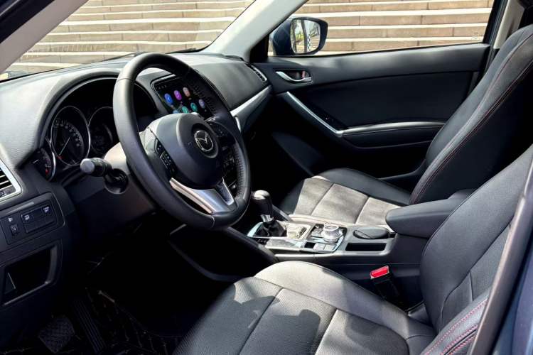 Used Mazda CX-5 2015 2.0L Automatic Two-Wheel Drive Urban Version Interior 3