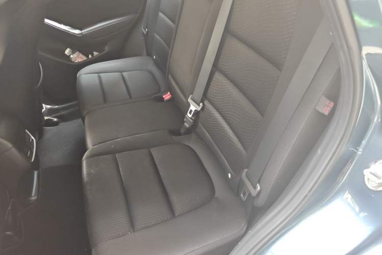 Used Mazda CX-5 2015 2.0L Automatic Two-Wheel Drive Urban Version Left Rear Seat