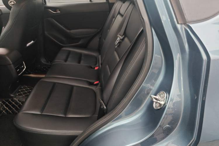 Used Mazda CX-5 2015 2.0L Automatic Two-Wheel Drive Urban Version Left Rear Seat