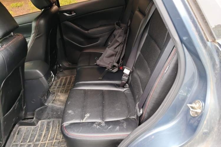 Used Mazda CX-5 2015 2.0L Automatic Two-Wheel Drive Urban Version Left Rear Seat