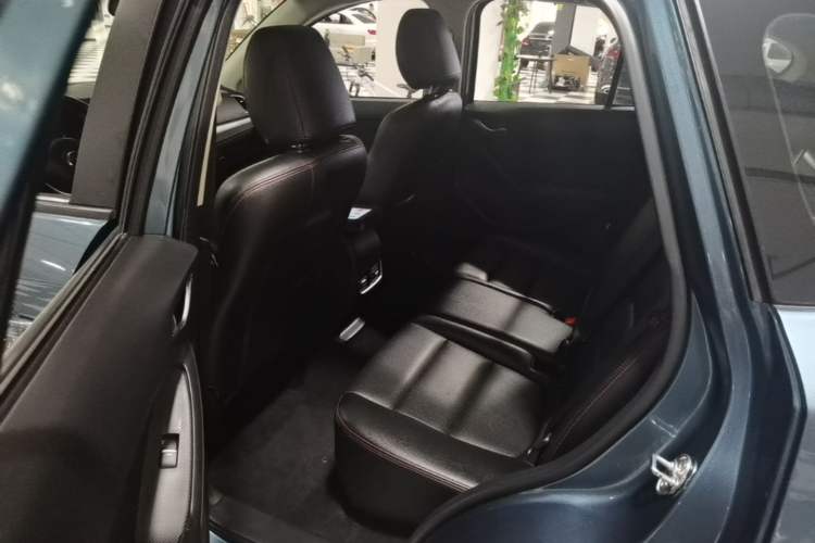 Used Mazda CX-5 2015 2.0L Automatic Two-Wheel Drive Urban Version Left Rear Seat